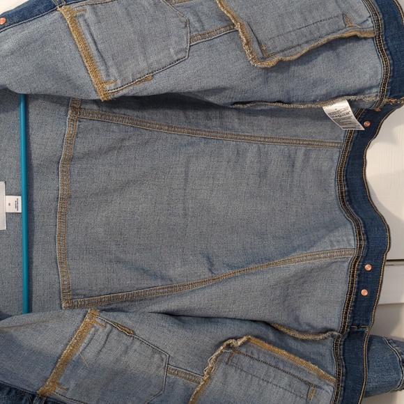 Women's Old Navy Jean Jacket - Picture 7 of 7